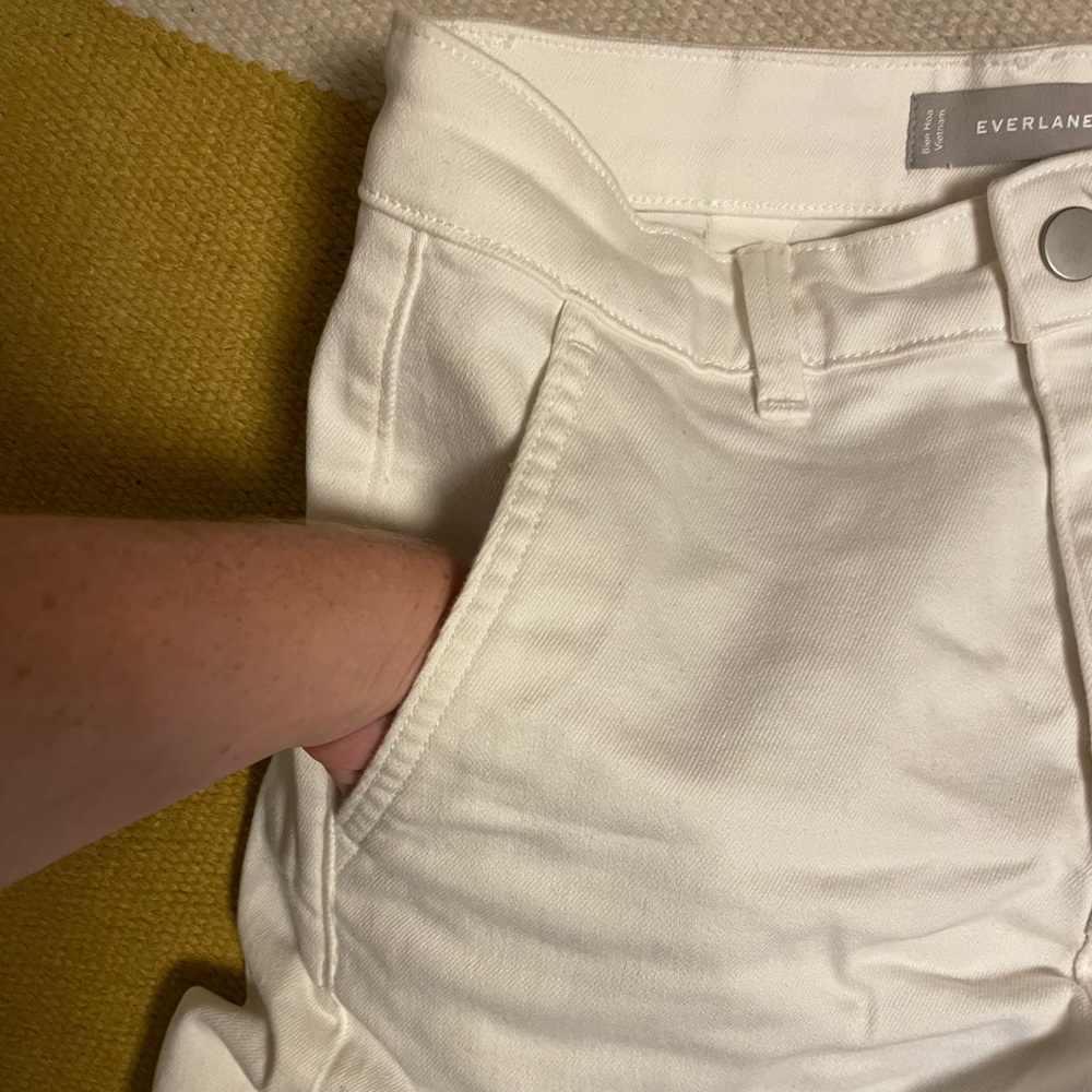 Everlane wide leg crop pant in white.